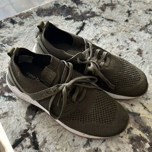 New Balance Sneakers like new!